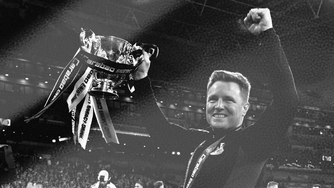 Técnico do Newcastle se torna primeiro inglês a ser campeão após