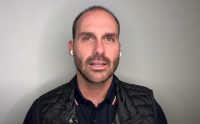 Oposição vê inquérito contra Eduardo Bolsonaro como "tiro no pé"