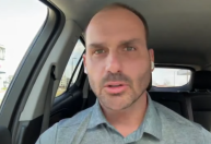 Cogito deixar cargo de deputado em definitivo, diz Eduardo à CNN