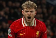 Liverpool marca no fim, vence PSG e abre vantagem na Champions League