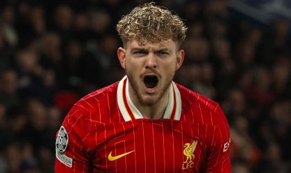 Elliott comemora gol do Liverpool