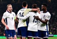 Inglaterra vence Letônia com gols de Reece James e Eze nas Eliminatórias