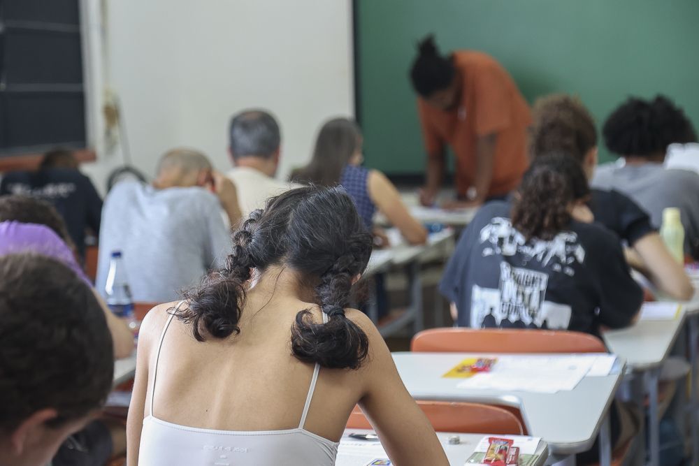 Estudante em sala de aula