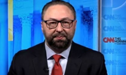 Conselheiro de Trump presta apoio a Bolsonaro após operação da PF