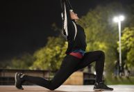 Fazer exercício antes de dormir prejudica a qualidade do sono? Entenda