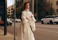 Fernanda Torres usa vestido Alexander McQueen em evento pré-Oscar