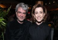 Fernanda Torres participa de festa pré-Oscar ao lado do marido