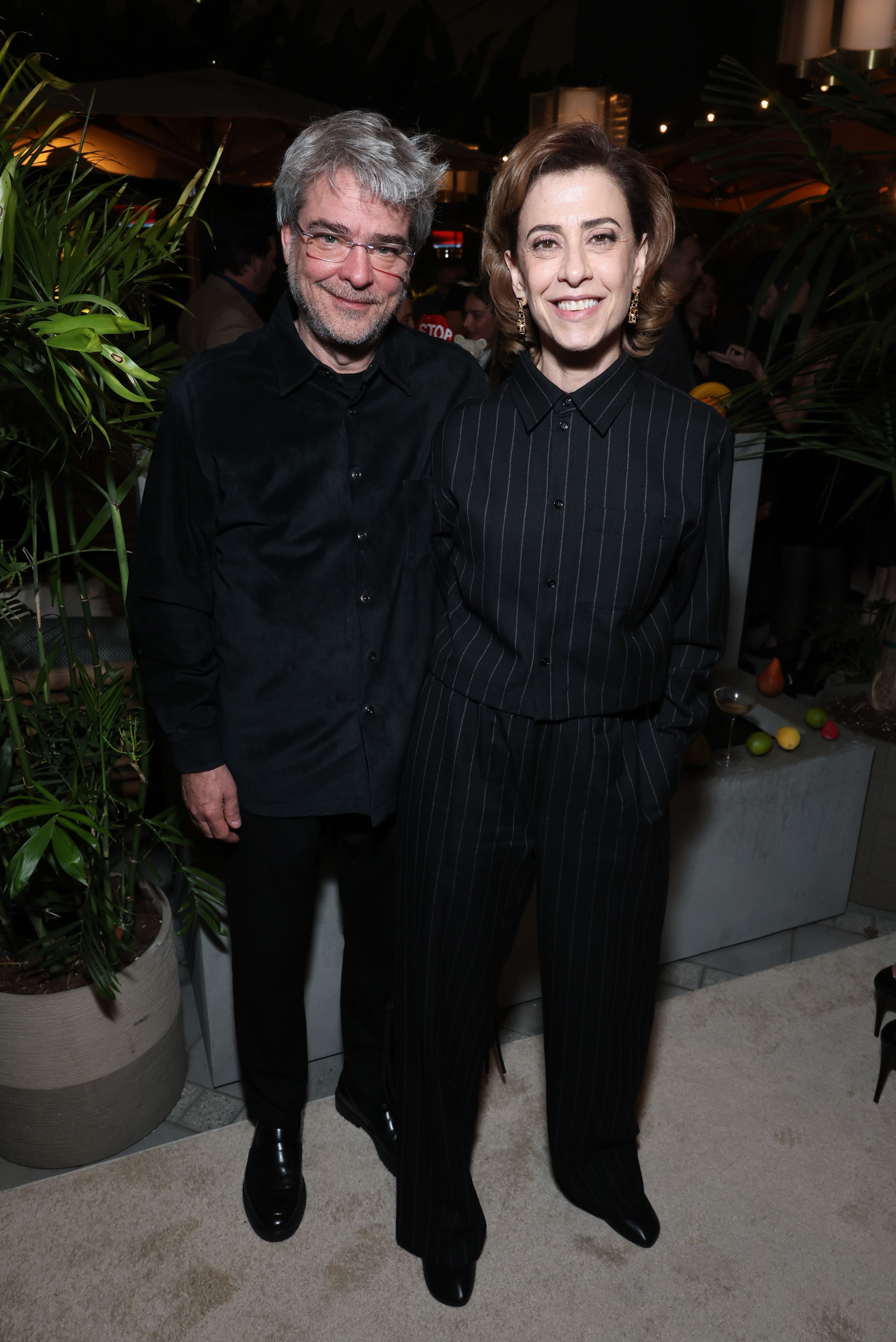 Andrucha Waddington e Fernanda Torres na festa pré-Oscar CAA nesta sexta-feira (28) • Randy Shropshire/Getty Images for Creative Artists Agency, LLC