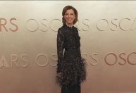 Fernanda Torres chega ao tapete vermelho do Oscar; veja fotos