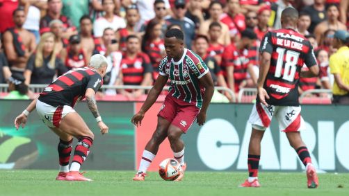 Lance de Flamengo x Fluminense pela final do Carioca