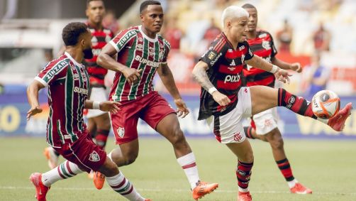 Lance de Flamengo x Fluminense pela final do Carioca