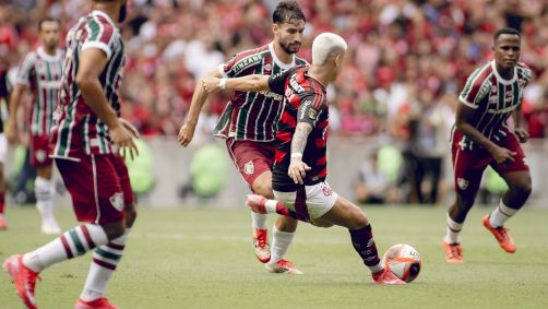 Lance de Flamengo x Fluminense pela final do Carioca
