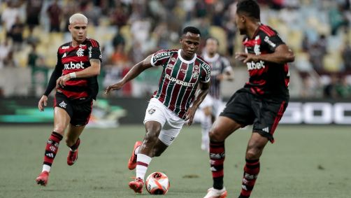 Lance de Fluminense x Flamengo pelo jogo de ida do Campeonato Carioca