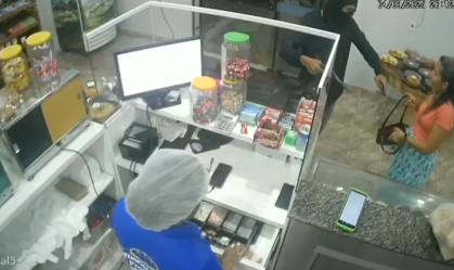 Vídeo: ladrão "arrependido" devolve celular de cliente em padaria no MS