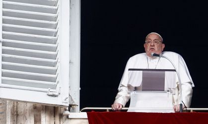 Papa Francisco liderando oração Angelus no Vaticano no final de janeiro.