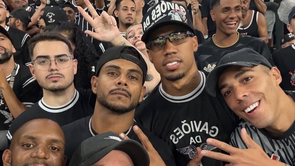 Gabriel Magalhães, do Arsenal, assiste jogo do Corinthians