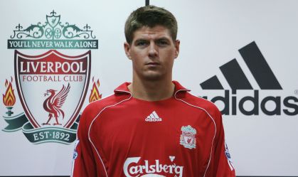 Liverpool assina contrato com a Adidas para substituir a Nike