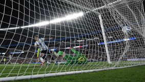 Enzo Fernández marca o segundo gol da Argentina sobre o Brasil