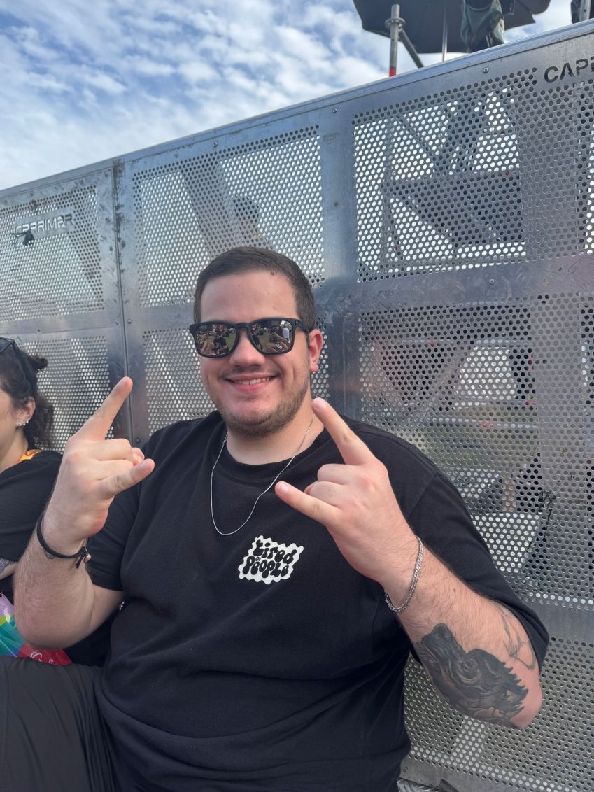 Apesar de ser fã há anos, Gustavo Henrique verá a banda brasileira pela primeira vez neste domingo (30) • Nicoly Bastos/CNN