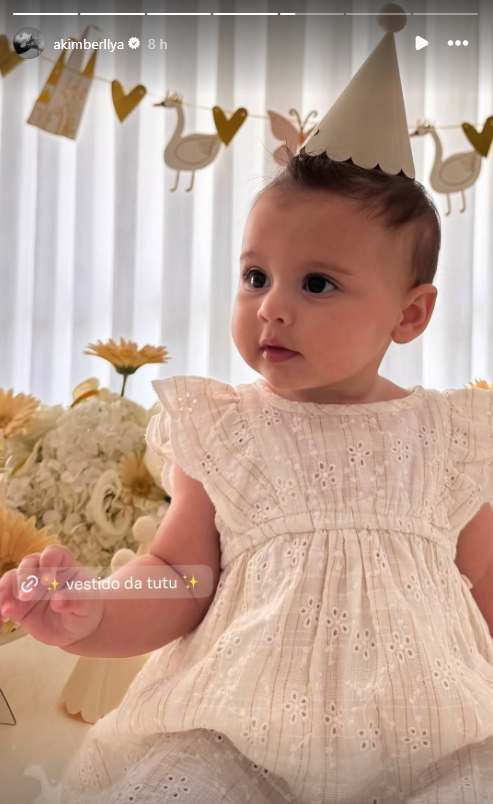 Amanda Kimberlly mostrou look usado por Helena em mesversário • Instagram/Amanda Kimberlly