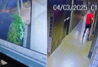 Mulheres sentem algo estranho na casa, olham embaixo da cama e acham homem