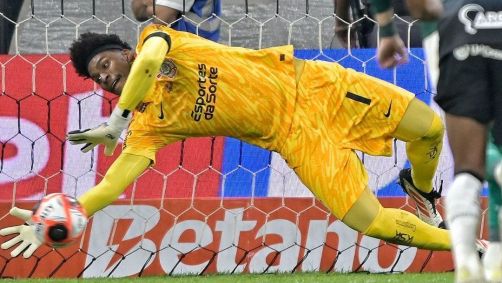 Hugo Souza defende pênalti de Raphael Veiga na final do Paulistão