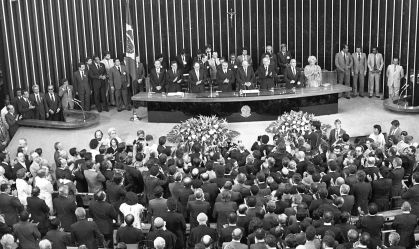 Veja ministros que tomaram posse com José Sarney na redemocratização