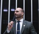 Eduardo tenta "interferir e embaraçar" ação contra Bolsonaro, diz Moraes