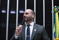 Entenda o que é um exilado político, termo utilizado por Eduardo Bolsonaro