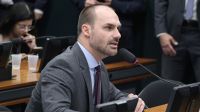 Moraes abre inquérito contra Eduardo Bolsonaro por atuação nos EUA