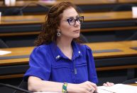 Condenada pelo STF, Carla Zambelli anuncia que deixou o Brasil