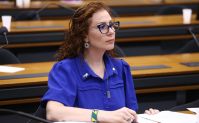 Condenada pelo STF, Carla Zambelli anuncia que deixou o Brasil