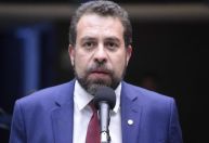Lula avalia ministério para Boulos; petistas resistem