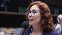 Zambelli diz que contatou Câmara sobre licença antes de ordem de prisão