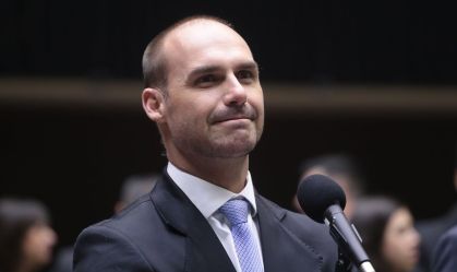 Relator vota pelo arquivamento do processo de cassação de Eduardo Bolsonaro