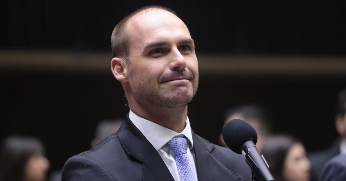 Faltas podem levar Eduardo Bolsonaro a perder mandato em abril de 2026