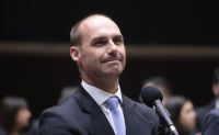 PF pede mais tempo para concluir inquérito contra Eduardo Bolsonaro