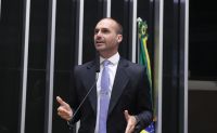 PT sinaliza preferência por enfrentar Eduardo Bolsonaro em 2026