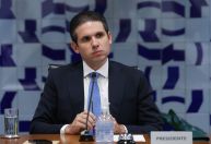 Hugo Motta sinaliza que não cederá à pressão sobre projeto da anistia