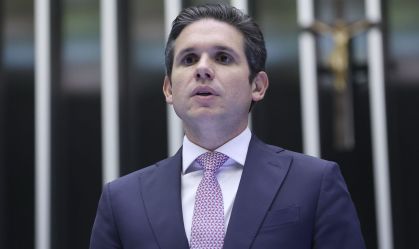 Hugo aciona STF e pede respeito à decisão de deputados sobre Ramagem