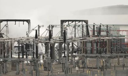 Incêndio perto do aeroporto de Londres foi controlado, dizem bombeiros