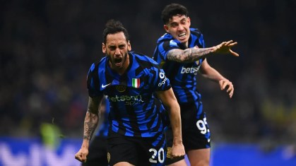 Çalhanoglu comemora gol da Inter sobre o Monza