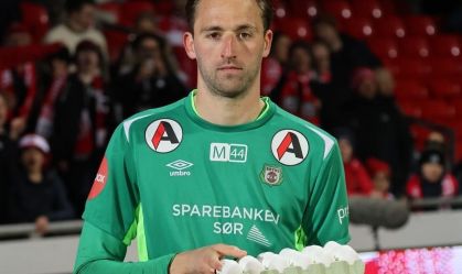 Goleiro Jan de Boer foi eleito o melhor contra o Bodo/Glimt e ganhou caixas de ovos