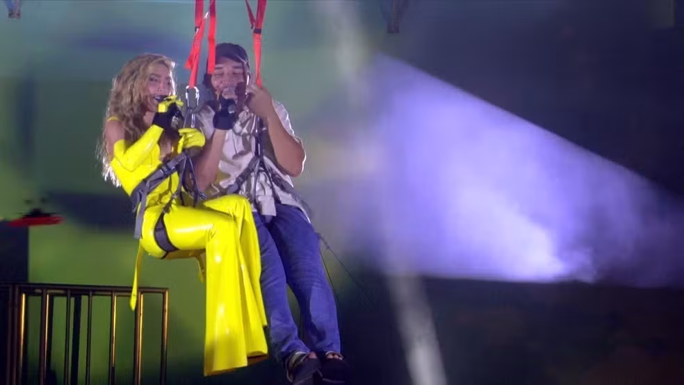 João Gomes e Manu Bahtidão ficam presos em tirolesa do BBB25