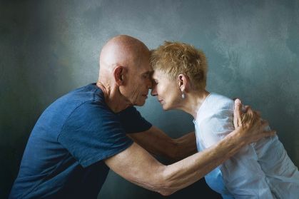 O fotógrafo Joel Meyerowitz e a artista Maggie Barrett expõem seu relacionamento no novo documentário, Two Strangers Trying Not to Kill Each Other