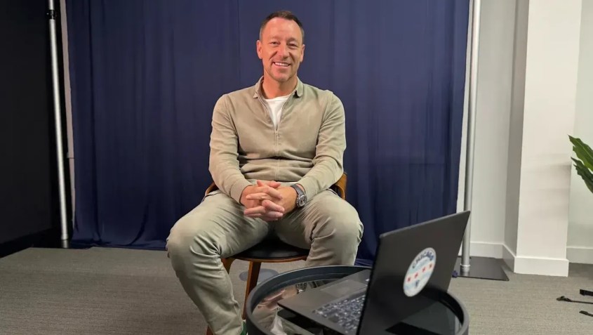 John Terry em entrevista ao Chelsea • Foto: Divulgação/ Chelsea