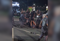 Vídeo: PMs e foliões entram em confronto em Carnaval do interior de SP