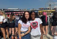 Brilho e camisetas de fãs marcam 2º dia de Lollapalooza 2025