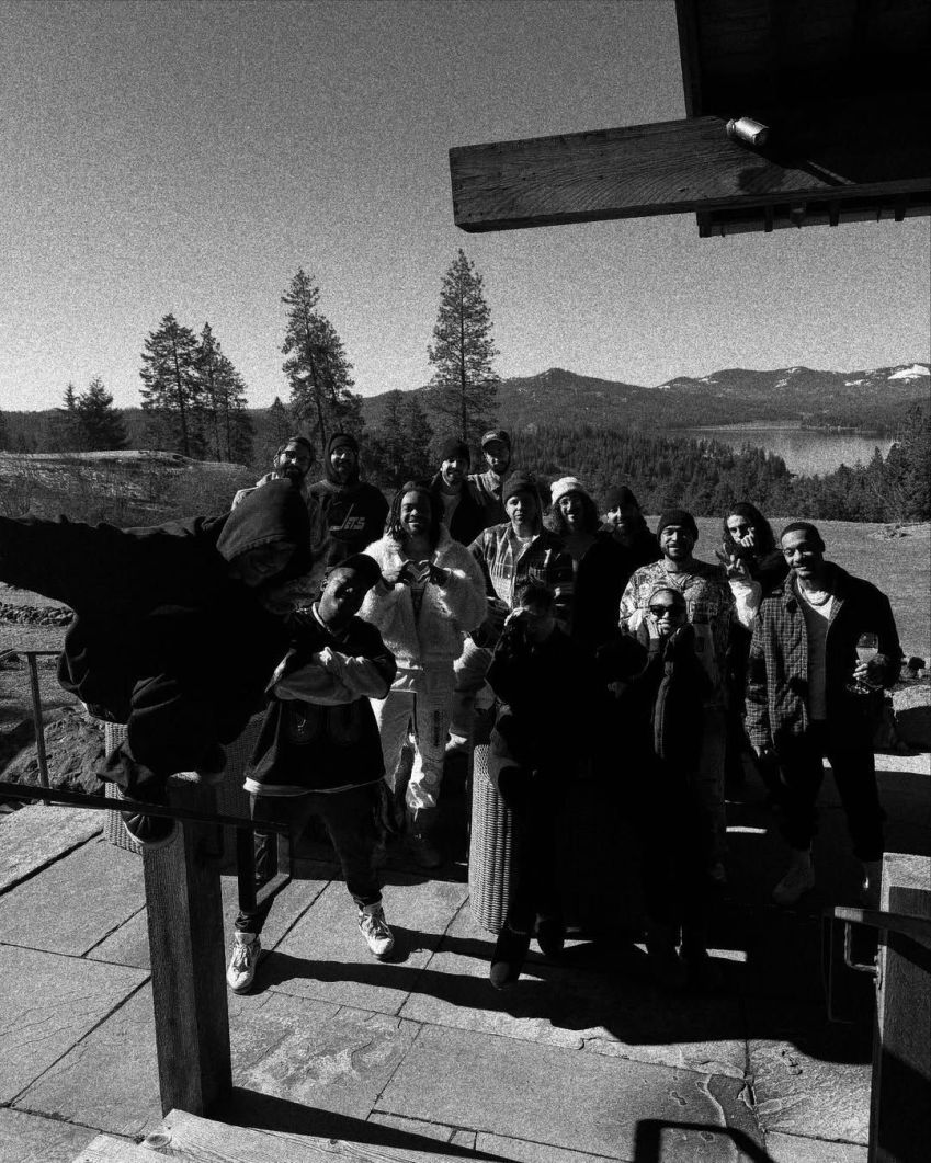 Justin Bieber e amigos • Reprodução/Instagram