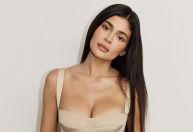 Marca de Kylie Jenner anuncia paleta de sombras pigmentadas no Brasil